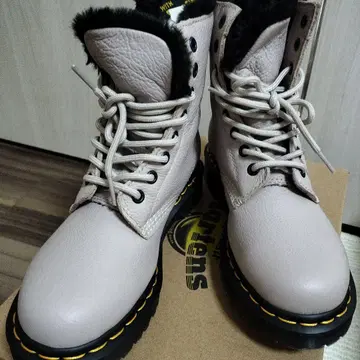 보아 달린 라이트 그레이 부츠