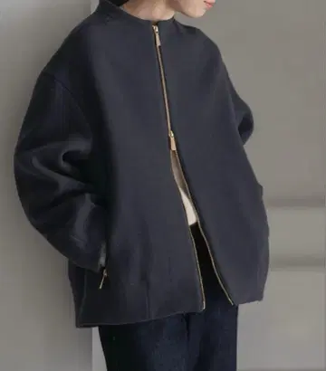 NOBLE 레이즈드넥 지퍼 코트 36 2025