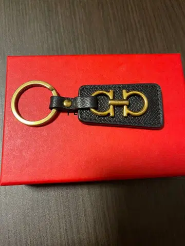 FERRAGAMO 블랙 가죽 키링