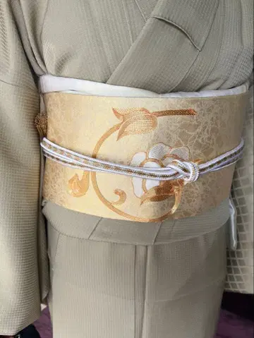 금박과 금 부품 자수의 나고야 오비 레어입니다