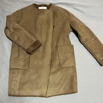 [ 저널 스탠다드 ] 무스탕풍 베이지 코트