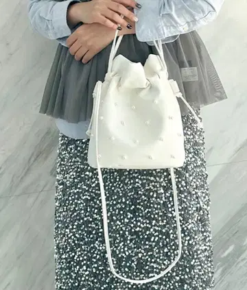 새상품 미사용 화이트 펄 장식 복조리형 숄더백