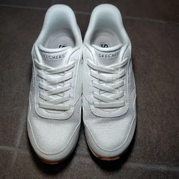 SKECHERS 슬립인즈 사이즈 23.5cm