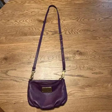 보라색 가죽 숄더백