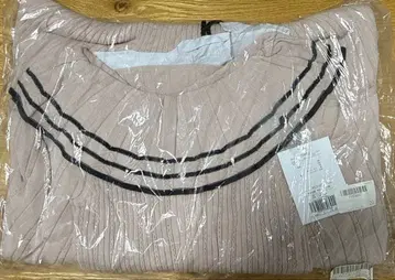 [택 포함 새상품] 아푸와이저 리셰 아이렛 오프숄 니트 원피스