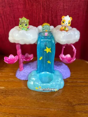Hatchimals 빛나는 폭포와 피규어 포함