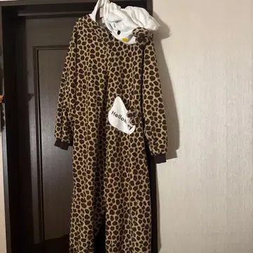 헬로키티 레오파드 무늬 룸웨어 인형옷 파자마 키티