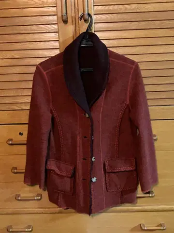 울 자켓 적자색 콤비네이션