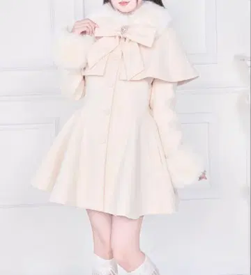 NoGenki 케이프 퍼 플레어 코트 화이트