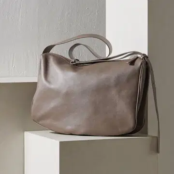 [ 새상품급 ] 이아파피요네 스와로 바닥 숄더백 가죽 크로스 바디