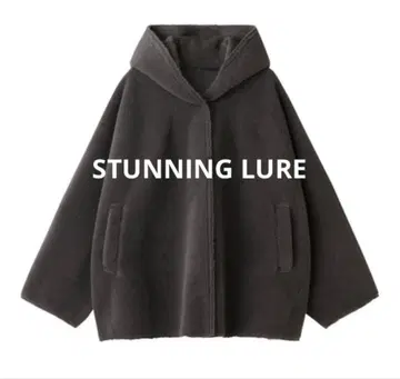 새상품급 STUNNING LURE 페이크 무스탕 숏 후디 사이즈 0