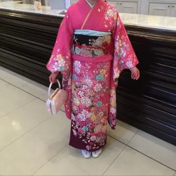 핑크 꽃무늬 후리소데만