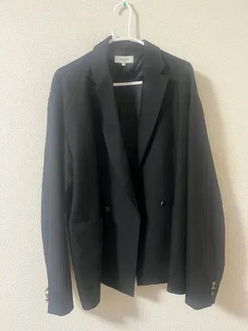 TR 아야 스트레치 골드 버튼 루즈 더블 블레이저 재킷