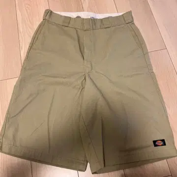 Dickies 루즈 핏 하프 팬츠 베이지