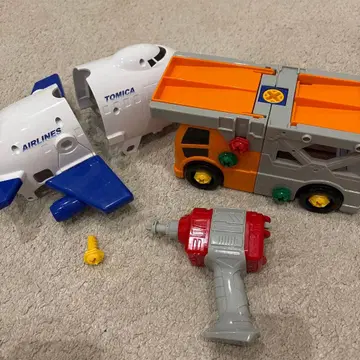 [토미카] 조립 액션! 커리어카 & 카고 제트 세트