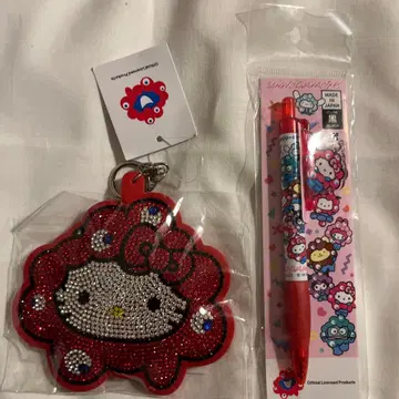 헬로키티 미야쿠미야쿠 변신 반짝반짝 키링 & 볼펜 세트