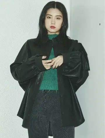 EMODA 블랙 가죽풍 오버 사이즈 자켓