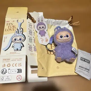 POPMART labubu PIN FOR LOVE ?