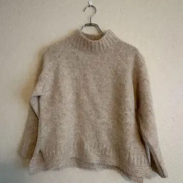 chouchoudemaman 베이지 하이넥 모헤어 스웨터