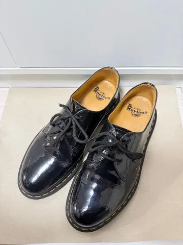 닥터마틴 3홀 에나멜 신발