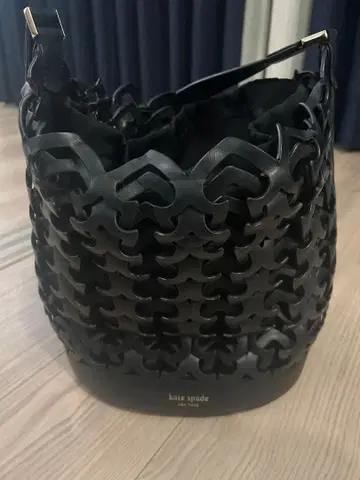 케이트 스페이드 뉴욕 레더 드리 숄더 버킷 백