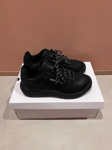 everyone Reebok 블랙 스니커즈 27