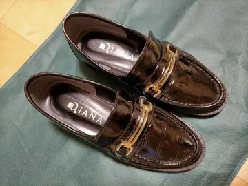 D.IANA 블랙 로퍼 덤 포함