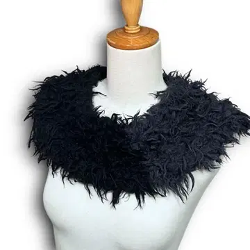 LAD MUSICIAN Fur muffler