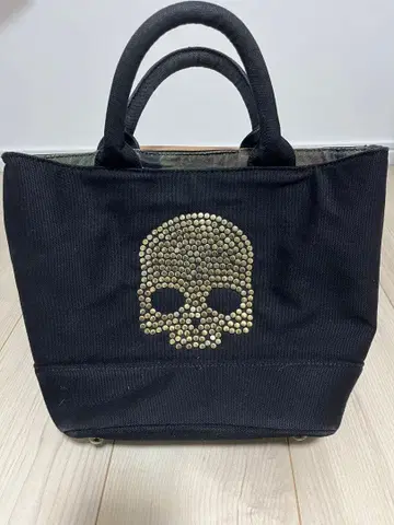 스컬 스터드 장식 블랙 캔버스 핸드백