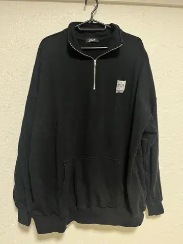 mio 미키오다 블랙 집업 맨투맨