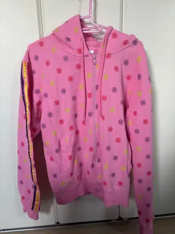 모모크로 후드티