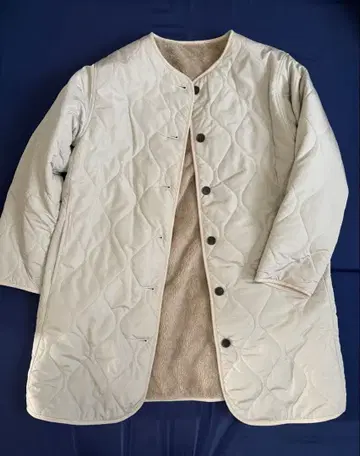 보아 크림색 퀼팅 코트 아우터 다운