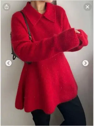 새상품급 미라 오웬 빨간색 카라 부착 페플럼 니트 스웨터