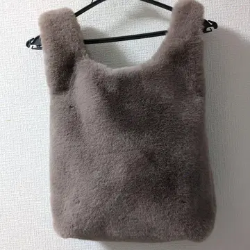 브라운 계열 퍼 토트백