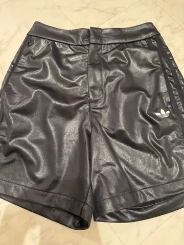 adidas 가죽 숏팬츠