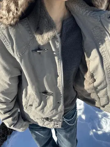 그레이 퍼(fur) 달린 밀리터리 y2k