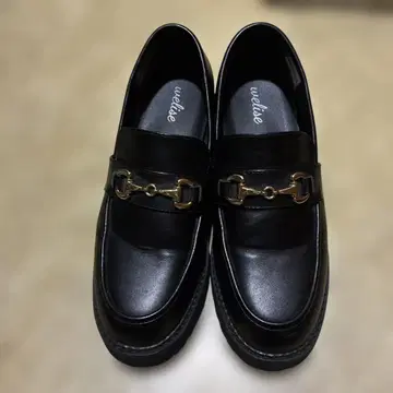 블랙 가죽 로퍼 골드 버클