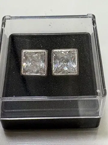 미사용 새상품 큐빅 지르코니아 스퀘어형 귀걸이 양쪽 귀 2개 세트