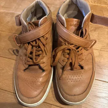 Lacoste 브라운 하이컷 스니커즈