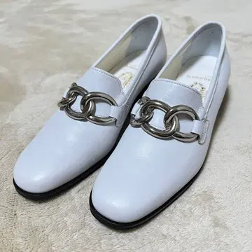 새상품급 긴자 요시노야 화이트 로퍼 체인 장식 포함 22cm