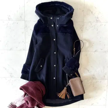 새상품급 레리안 무스탕 후디드 코트 보아 네이비 M 최근 모델