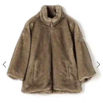 타트라스 퍼 블루종 코트, 투모로우랜드 별주