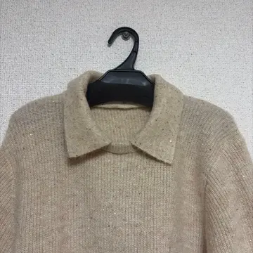 카라 달린 페플럼 니트 풀오버