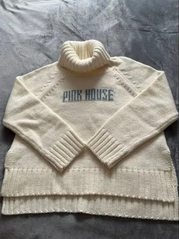 핑크하우스 터틀넥 스웨터
