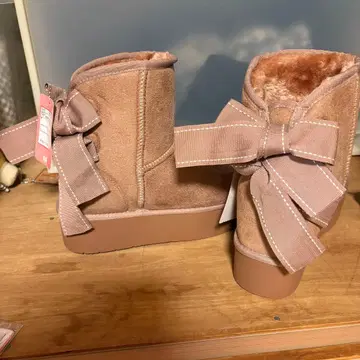 미사용 새상품 M 사이즈 리본 포함 통굽 어그 부츠