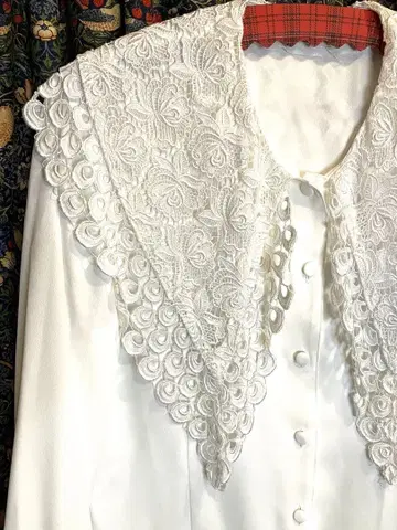 [ 빈티지 ] 전체 레이스 빅 칼라 블라우스 화이트 싸개 버튼