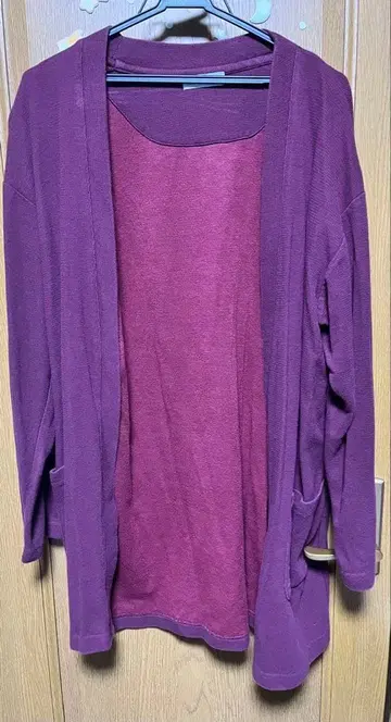 가면라이더 지오 토키와 소고 극중 와인 레드 가디건