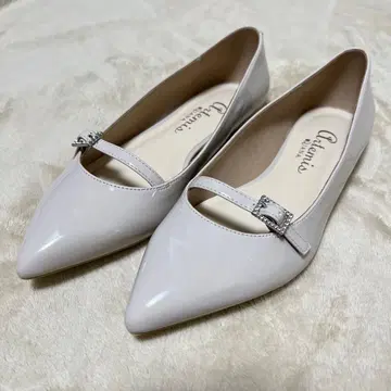 미사용급 에나멜 플랫 펌프스 화이트 베이지