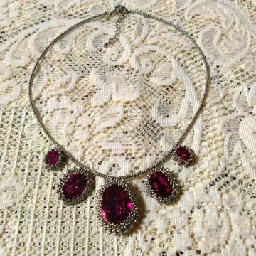 푸샤 핑크 스와로브스키 카보숑 목걸이