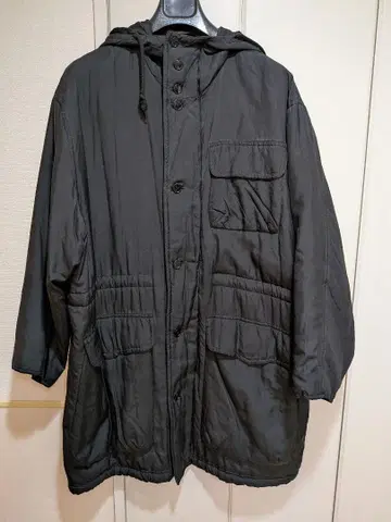 캐서린 햄넷 블랙 후드 부착 실크 롱 코트